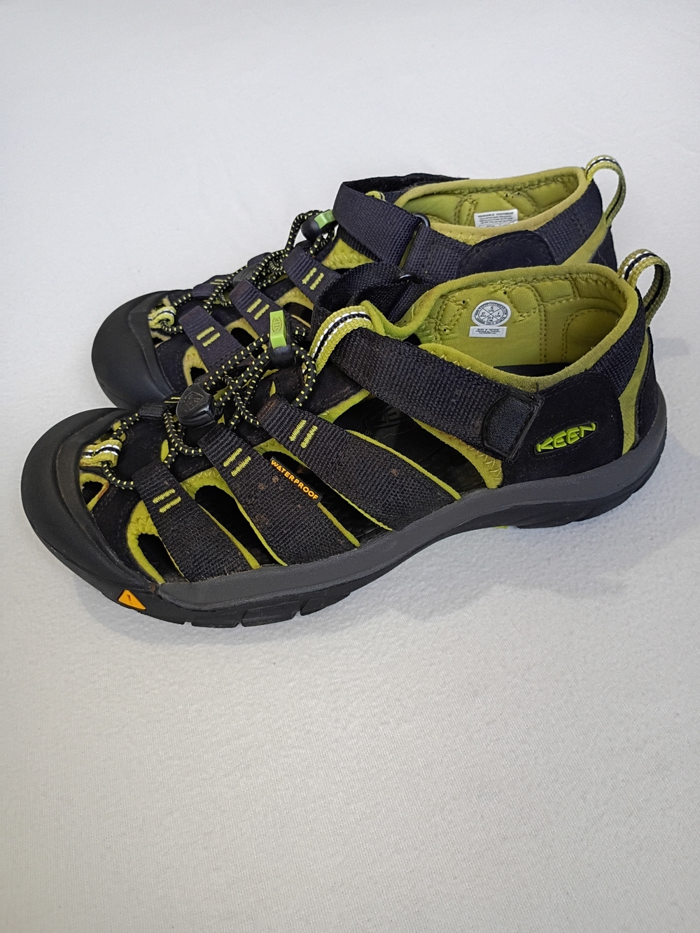 KEEN Newport H2 hiking sandals Size 5 black and neon green colorway